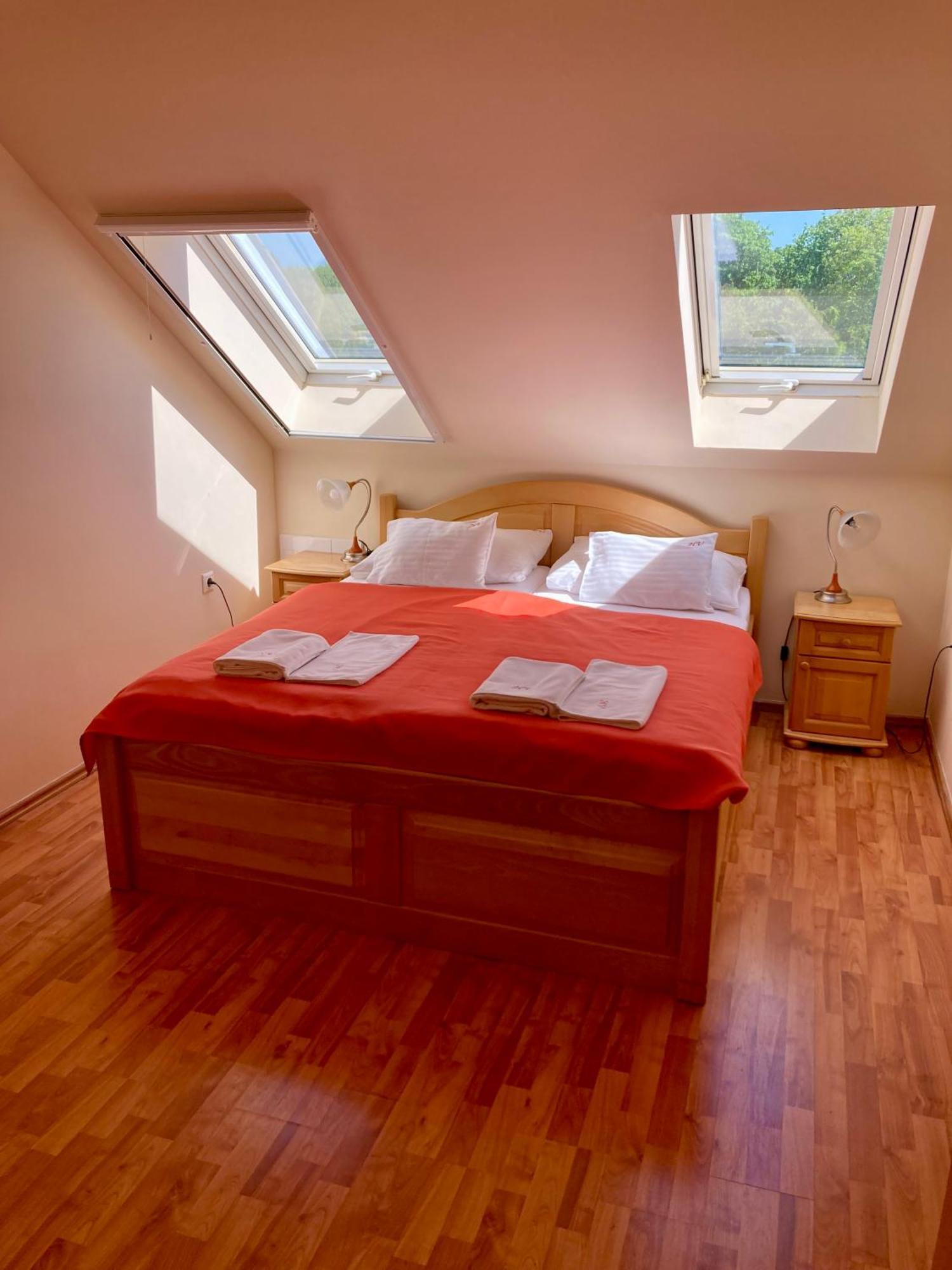 Het Vezer Apartmanhotel Komárom Cameră foto